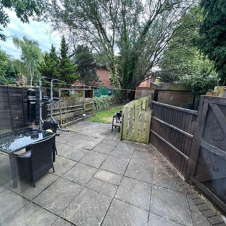 Appartamento 20Mins To Bakerst, Harry Potter & Wembley Stadium! Northwood  Esterno foto