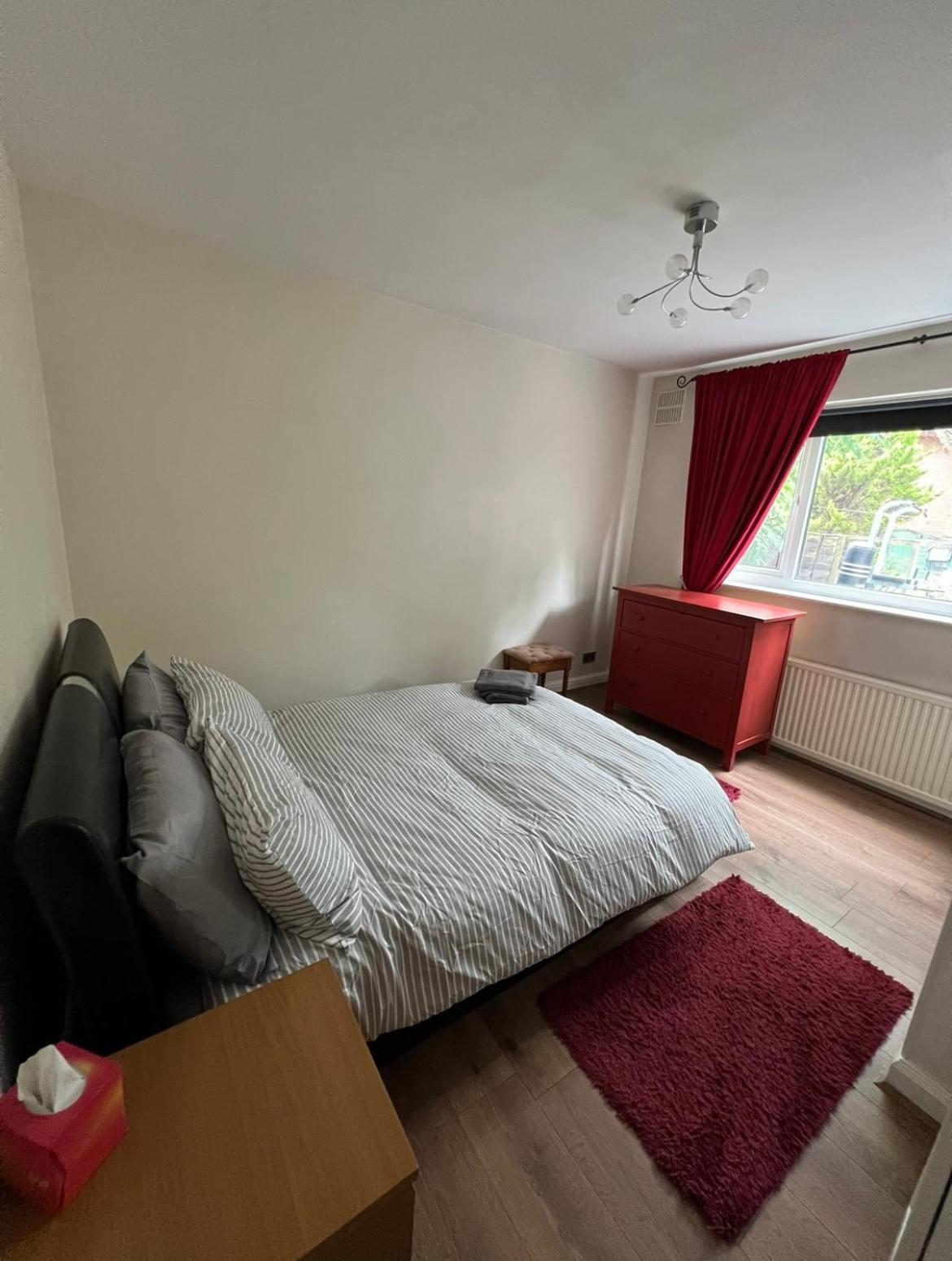 Appartamento 20Mins To Bakerst, Harry Potter & Wembley Stadium! Northwood  Esterno foto