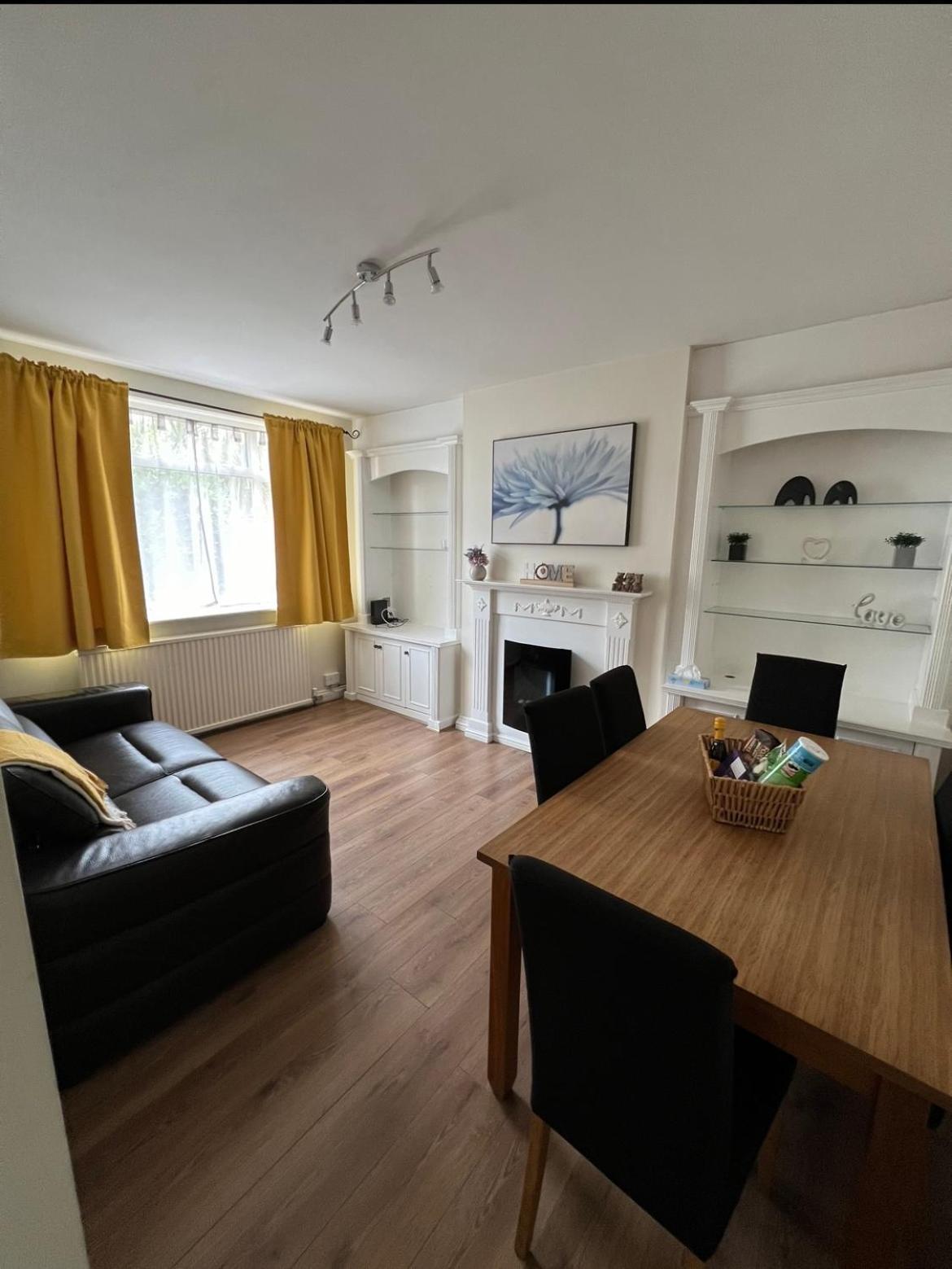 Appartamento 20Mins To Bakerst, Harry Potter & Wembley Stadium! Northwood  Esterno foto
